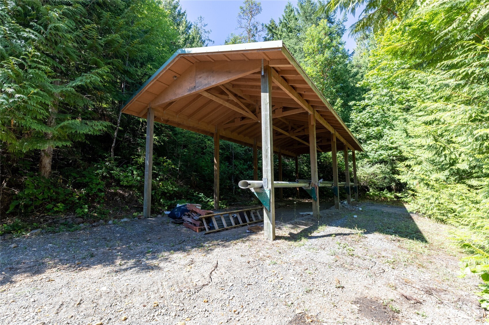 304698 Highway 101 Property Photo 37