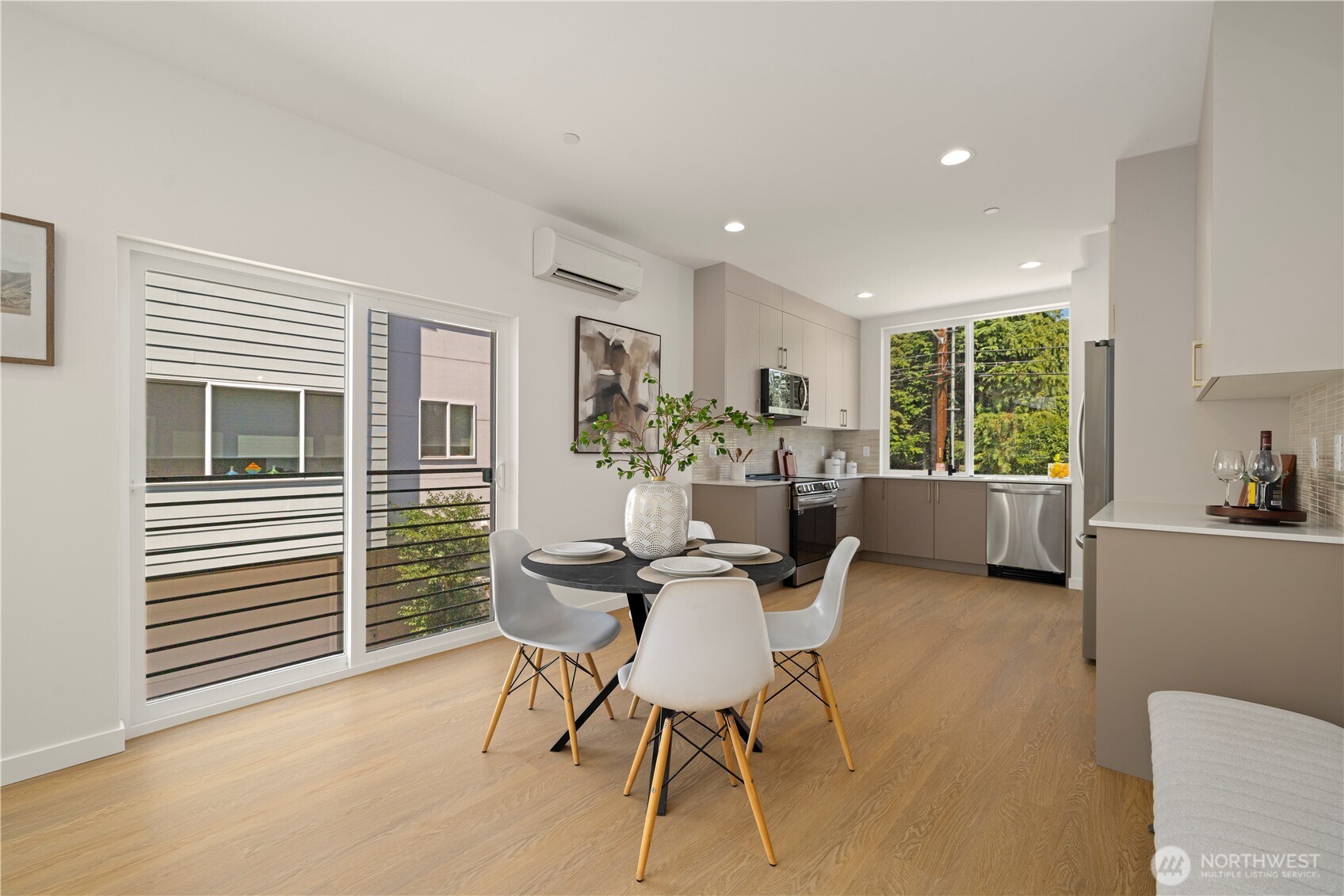 1911 A N 120th Street Property Photo 10