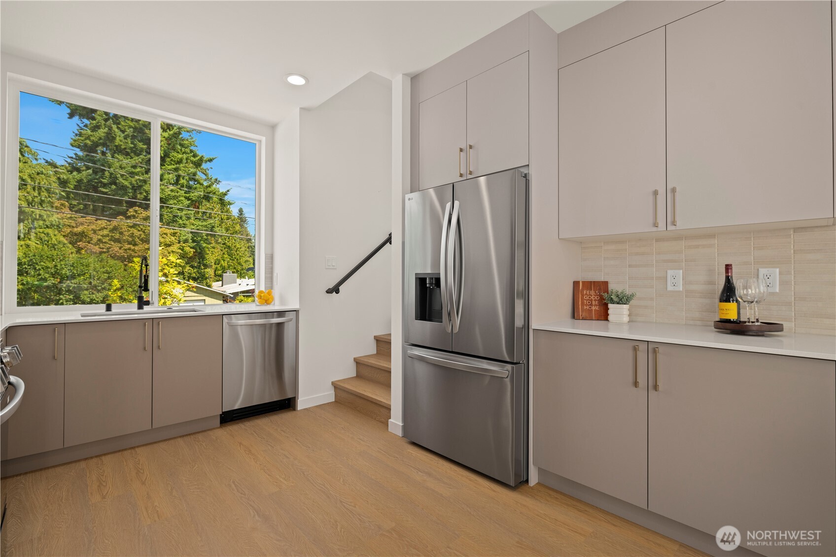 1911 A N 120th Street Property Photo 13