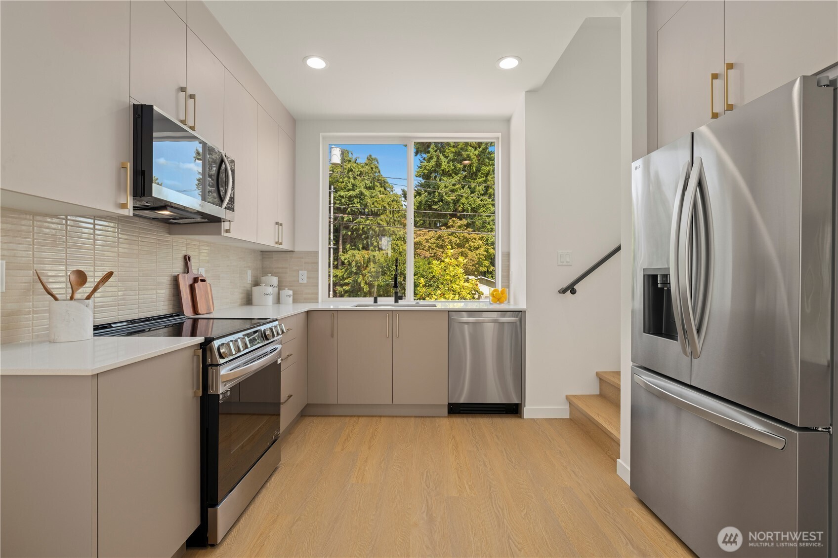 1911 A N 120th Street Property Photo 14