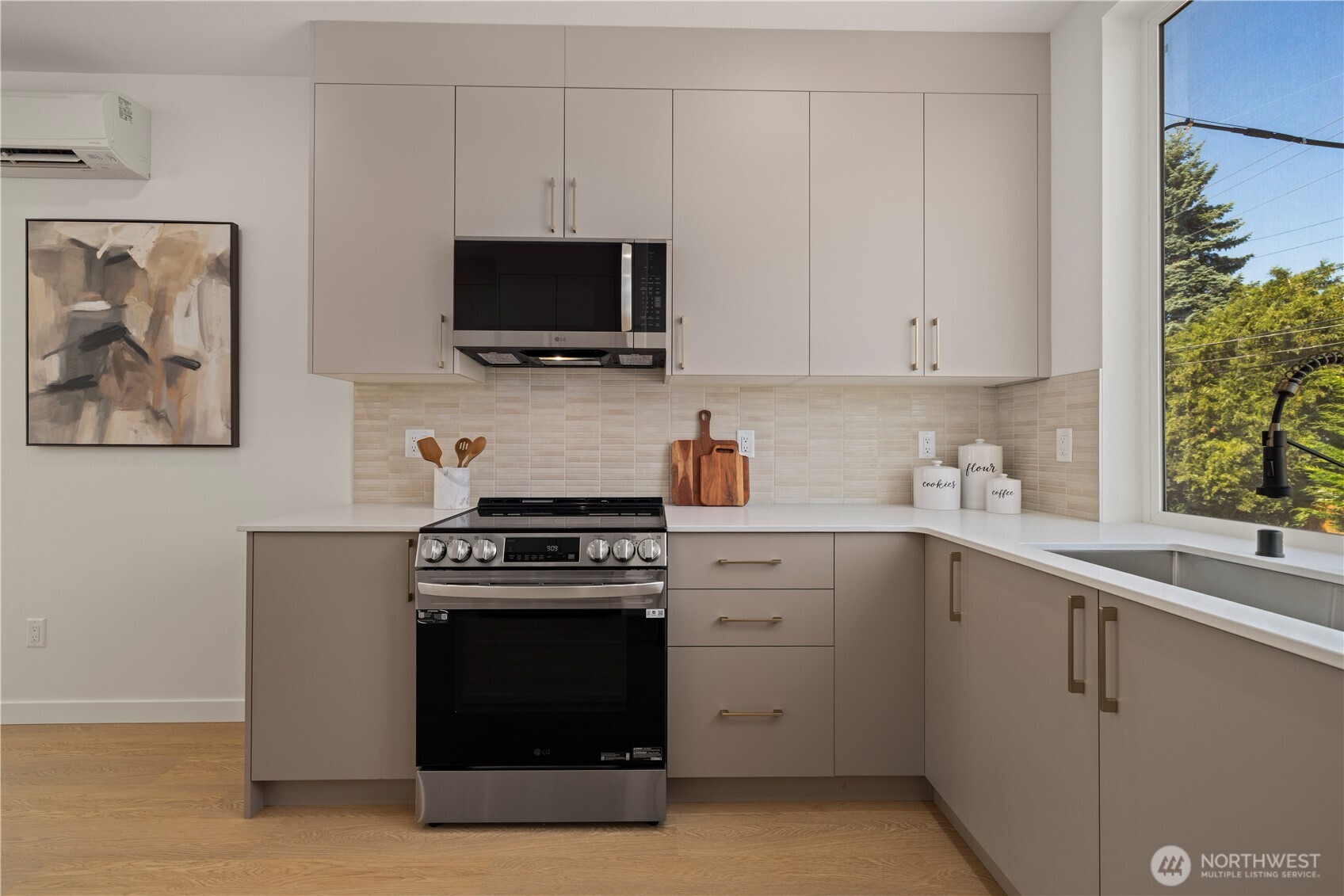 1911 A N 120th Street Property Photo 15