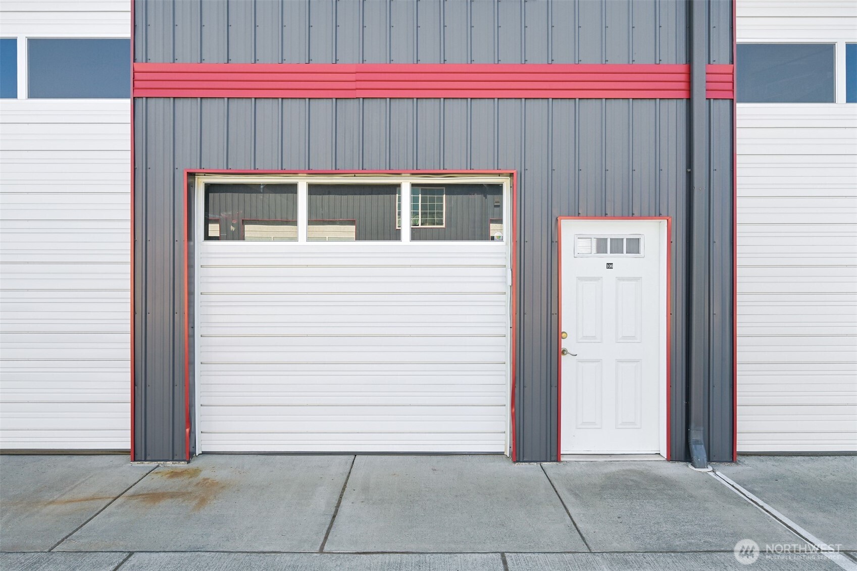 1957 Baltic Way E108 Property Photo 4