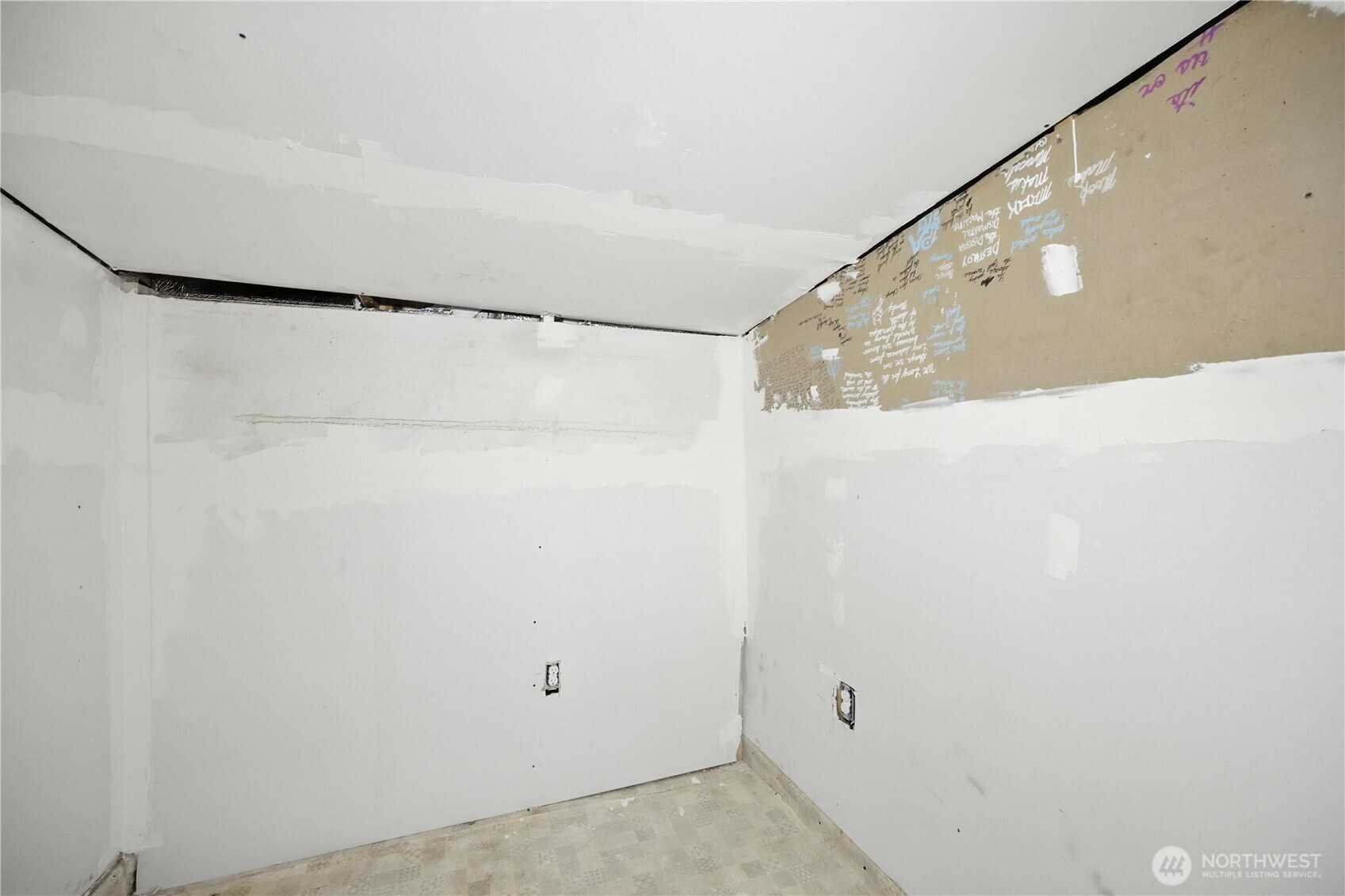 618 N 3rd Avenue Property Photo 25