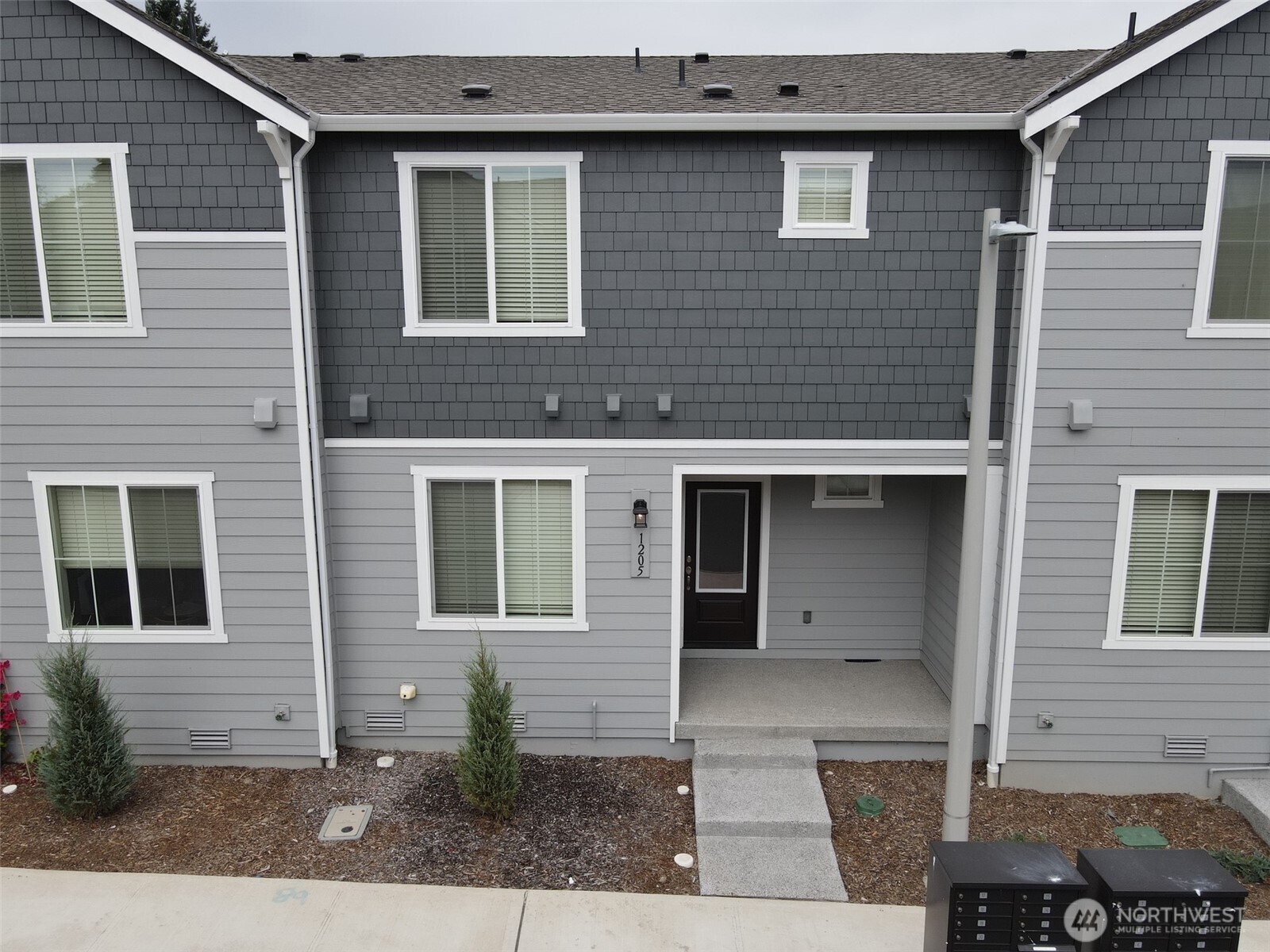 1205 E 53rd Street Property Photo 1