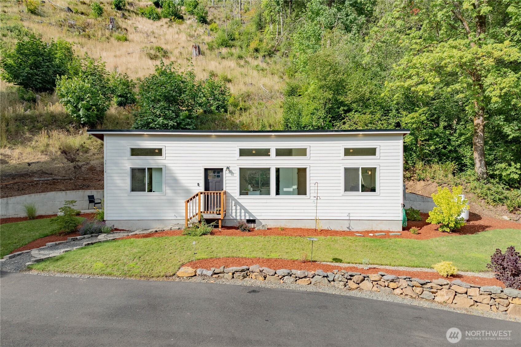 38118 Ne Sunset Falls Drive Property Photo 1