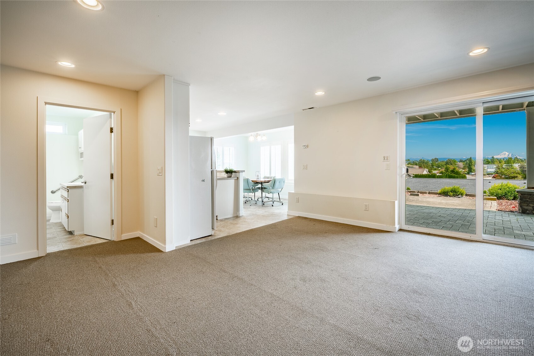 8118 Comox Road Property Photo 33