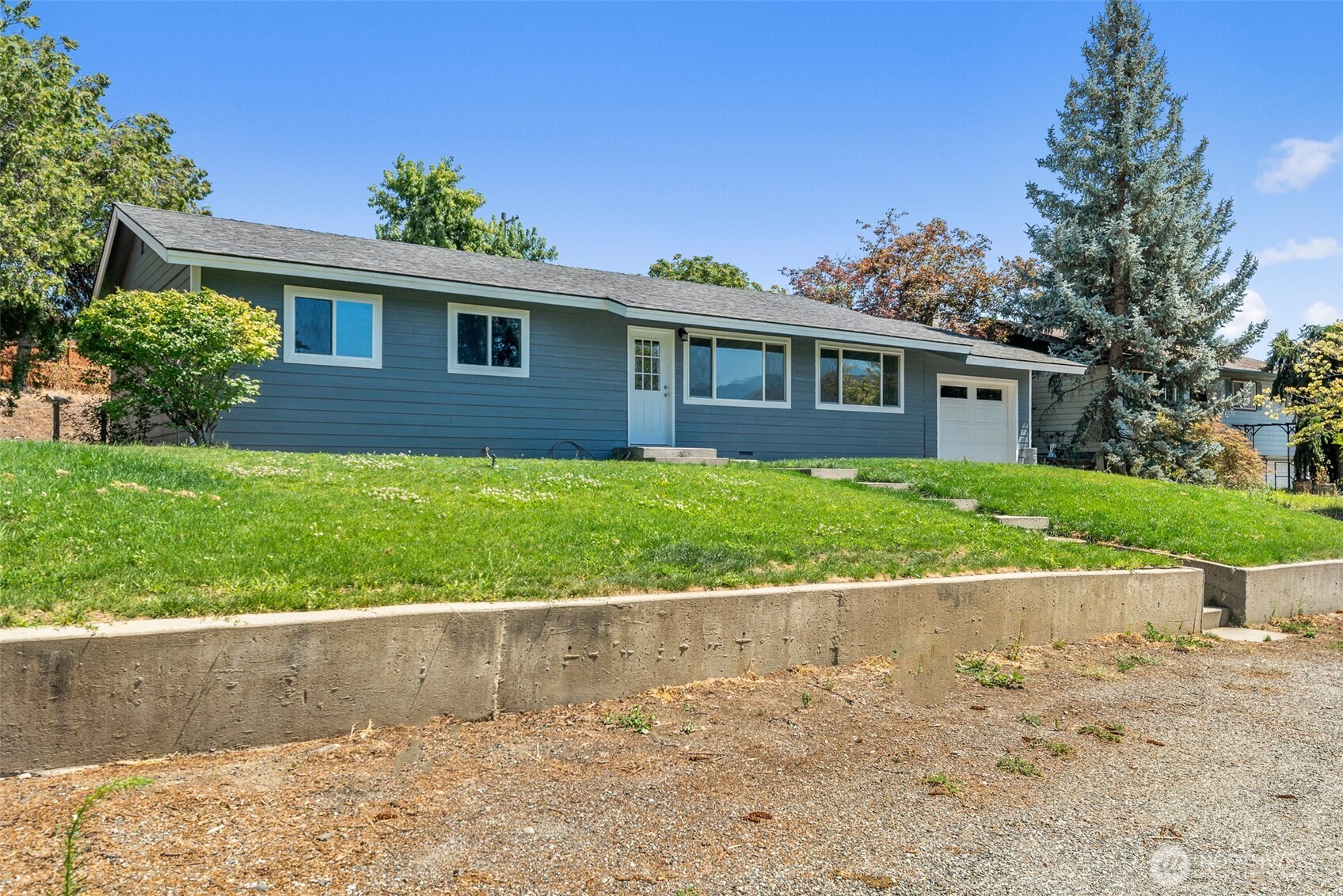 17 S Lombard Avenue Property Photo 1