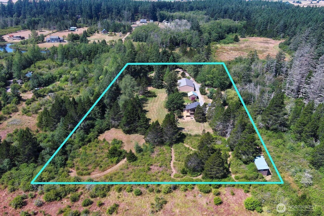 450 Burton Lane Property Photo 1