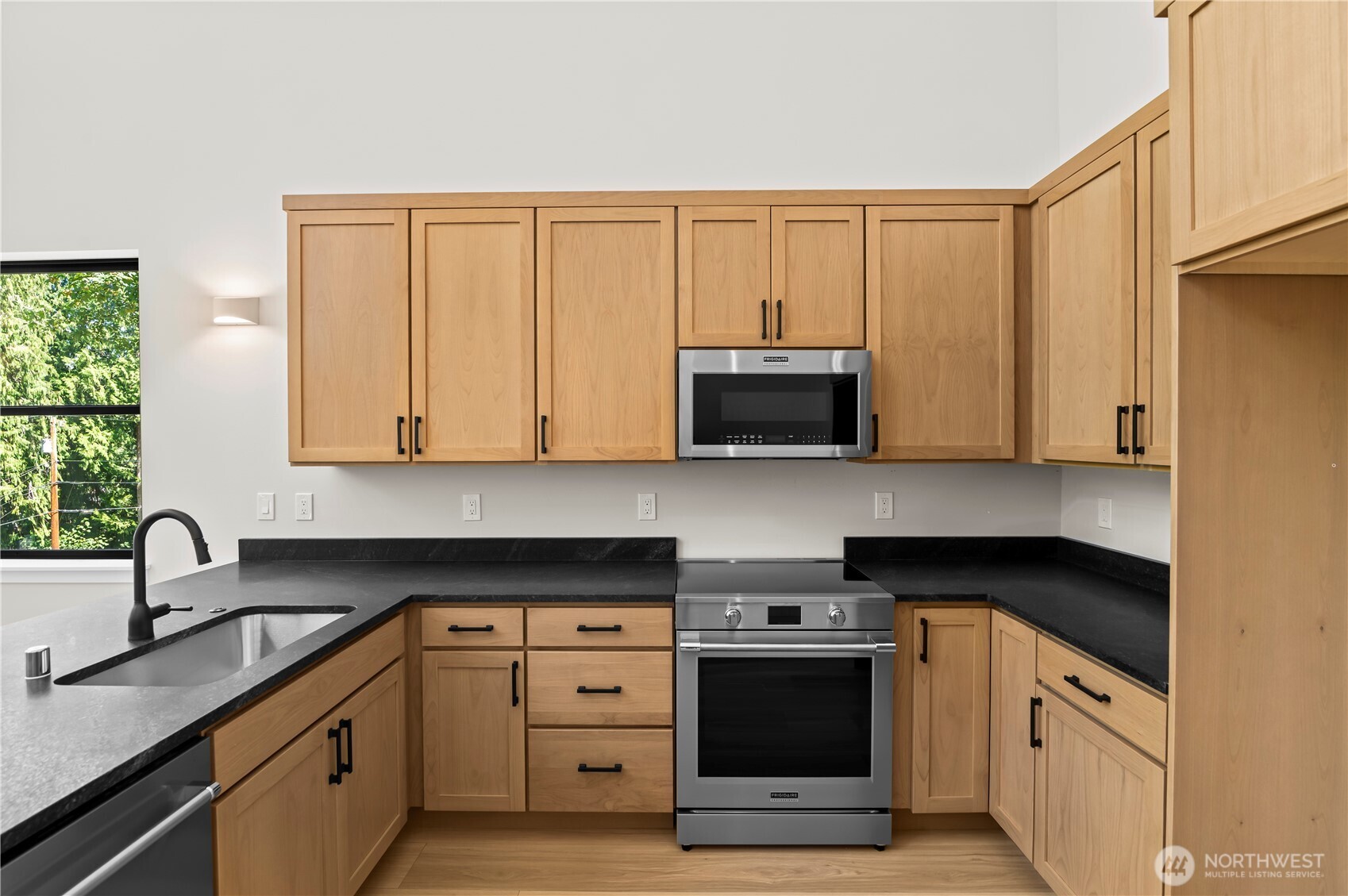 6828 Olive Avenue Property Photo 8