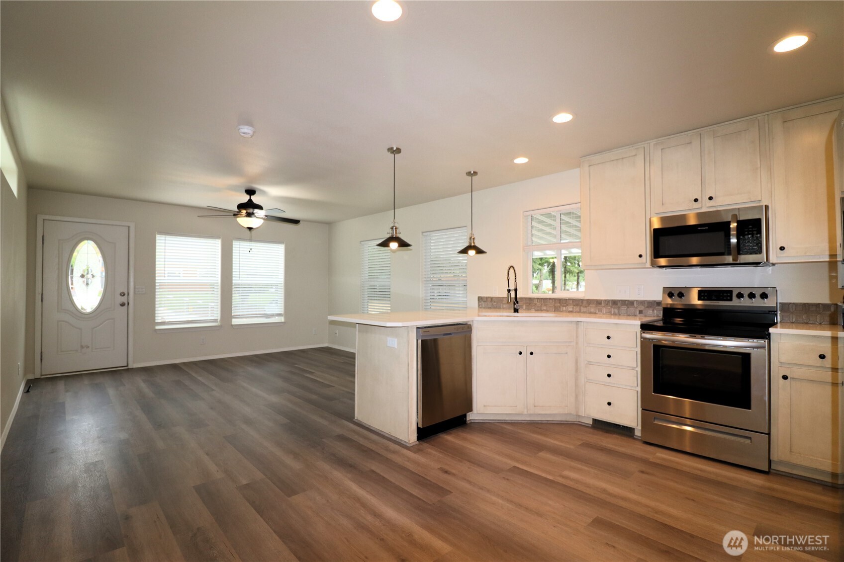 1111 Archwood Drive 395 Property Photo 6