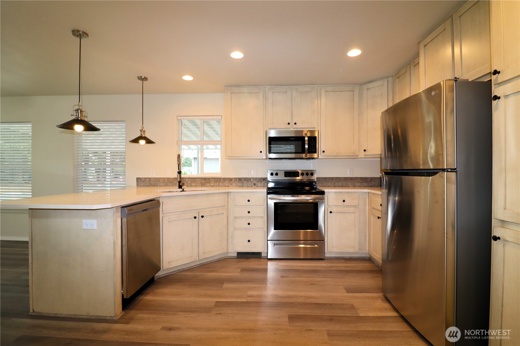 1111 Archwood Drive 395 Property Photo 8
