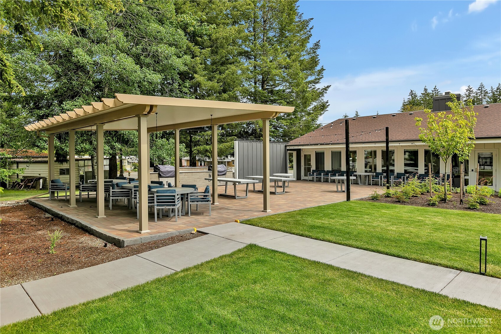 1111 Archwood Drive 395 Property Photo 16