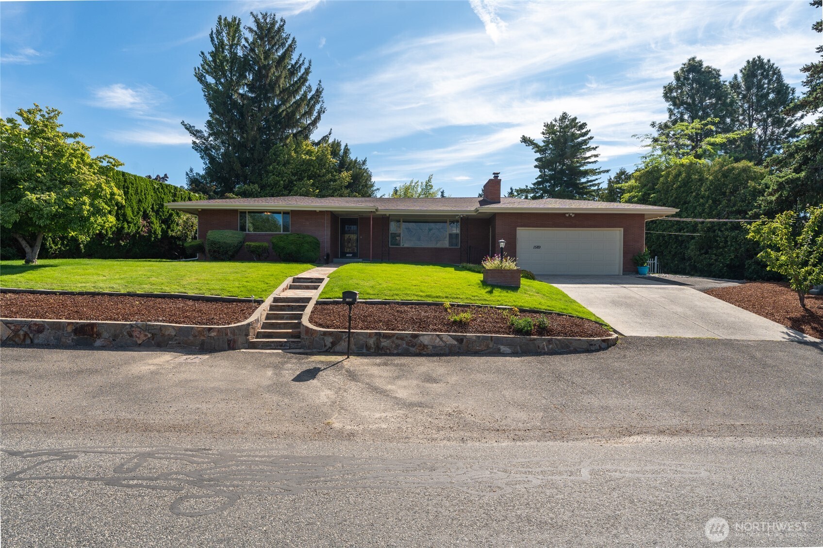 1589 N Ashland Avenue Property Photo 1