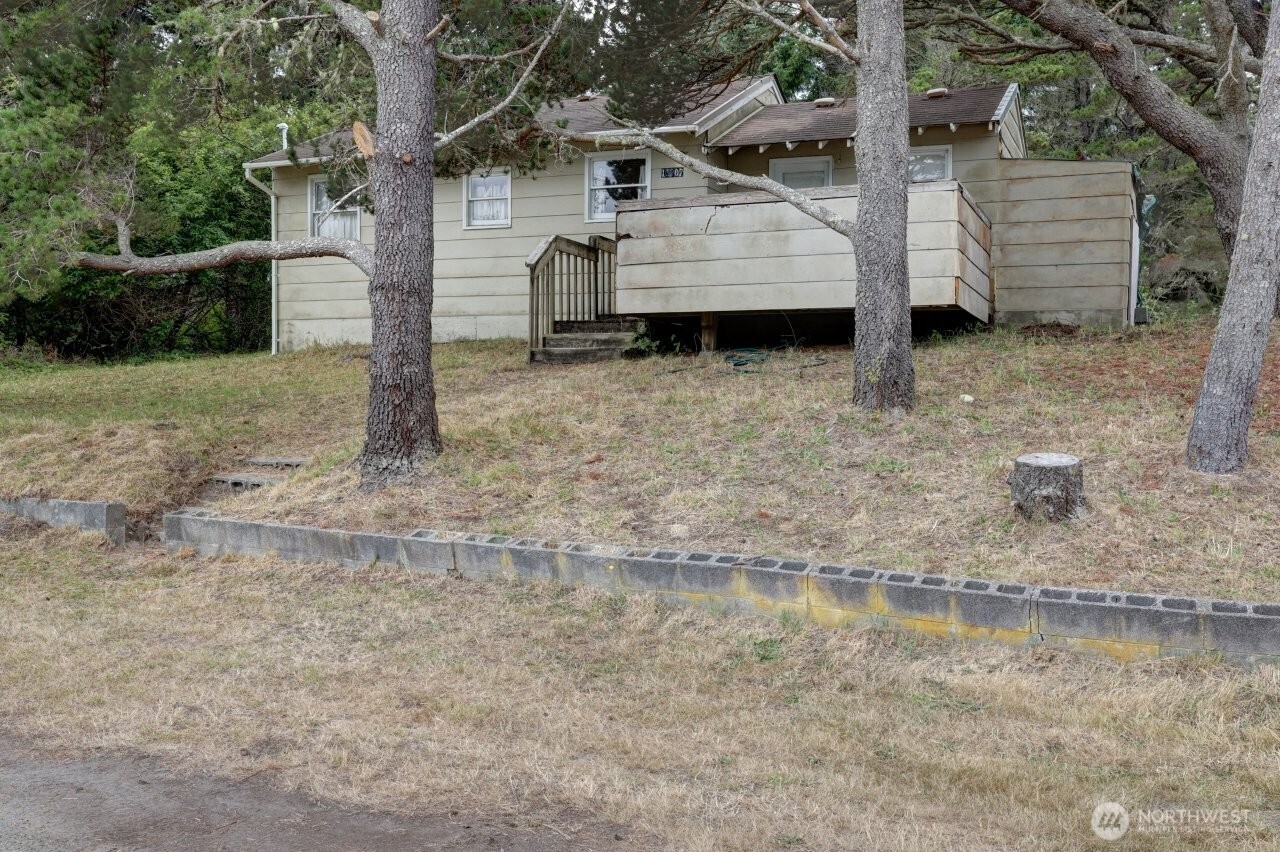 13907 N Street Property Photo 4