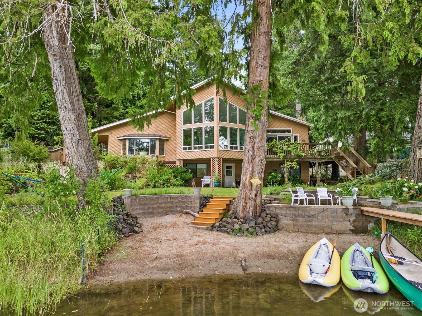 1613 Camden Circle Property Photo 1