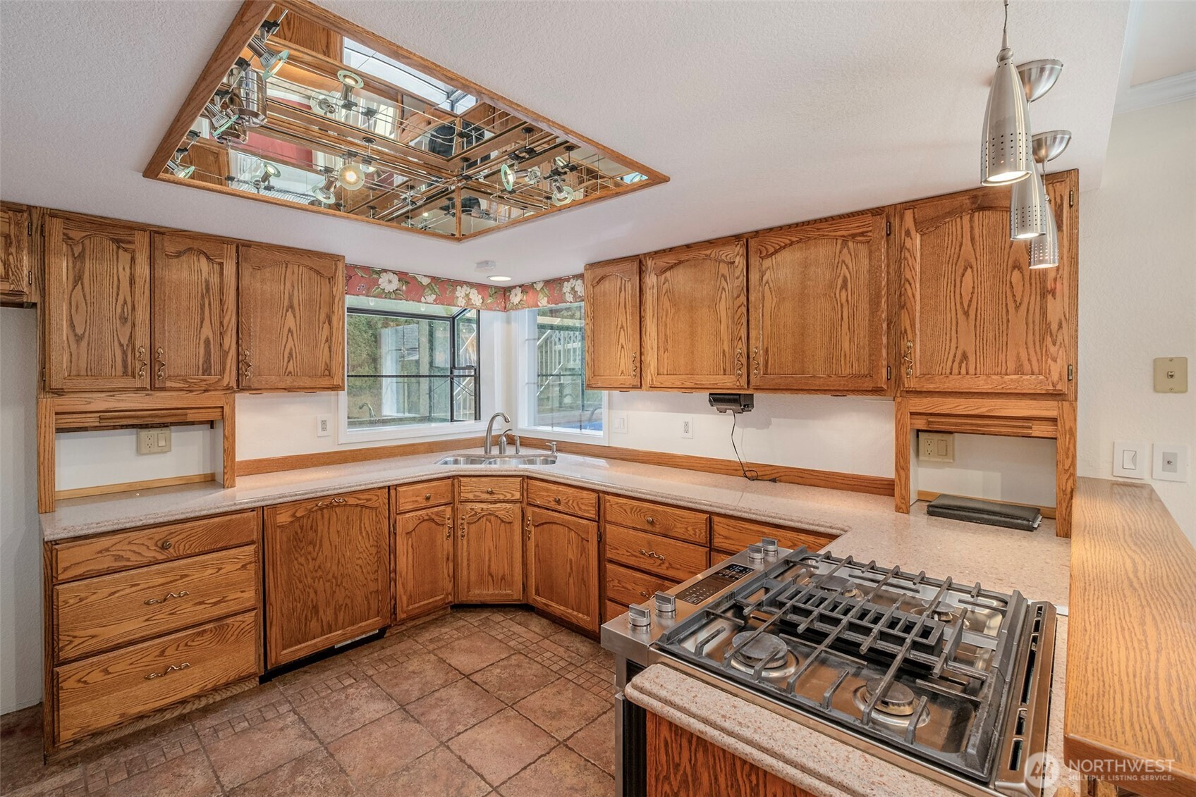 1513 Apollo Place Property Photo 5