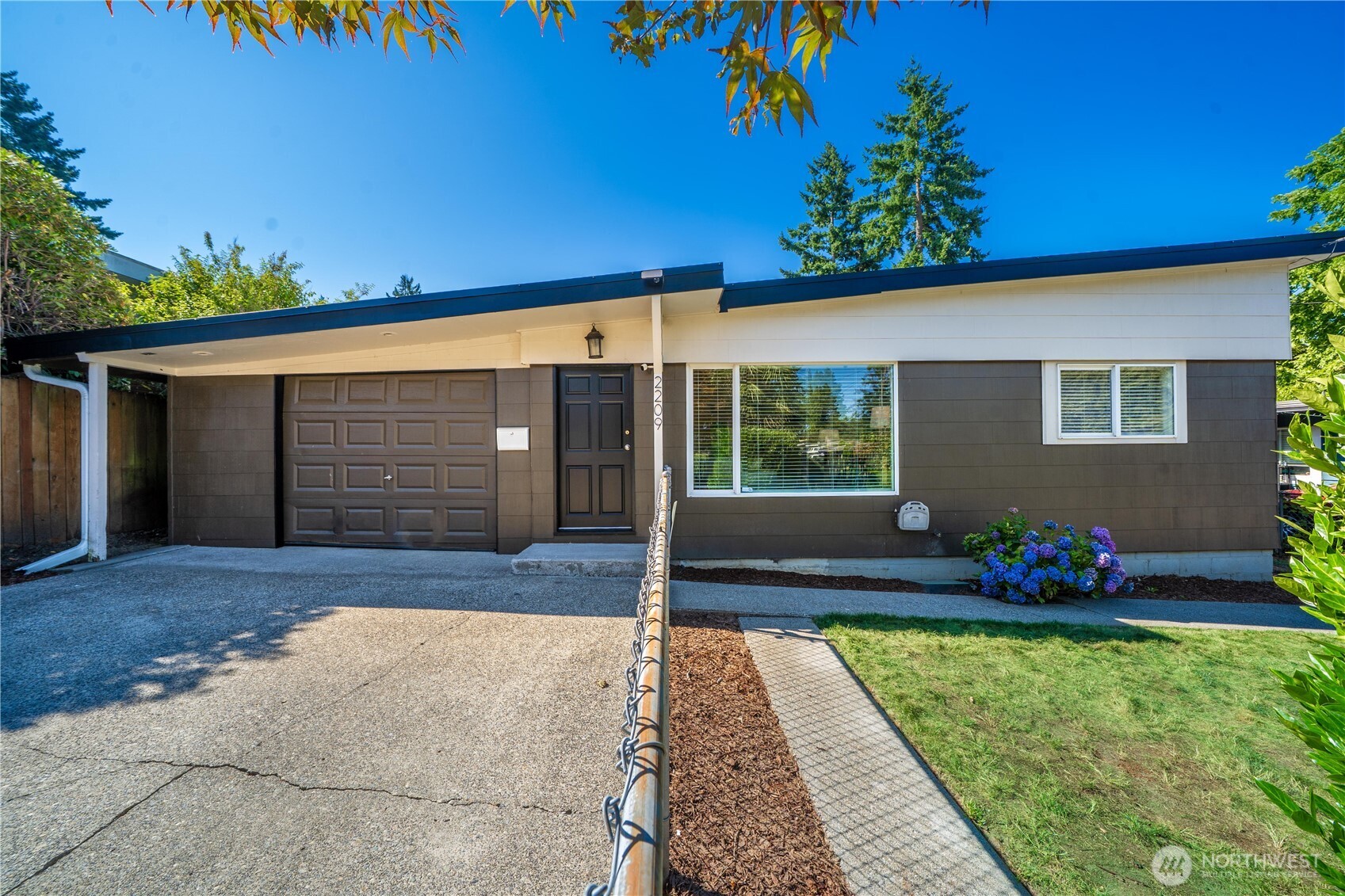 2209 Ne 9th Street Property Photo 1
