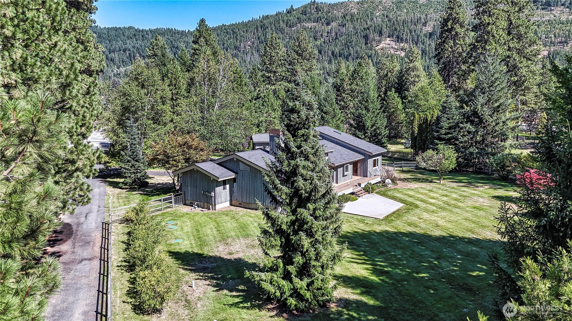 7580 Icicle Road Property Photo 2