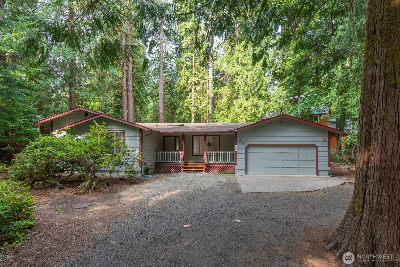 447 E Pointes Drive Property Photo 1