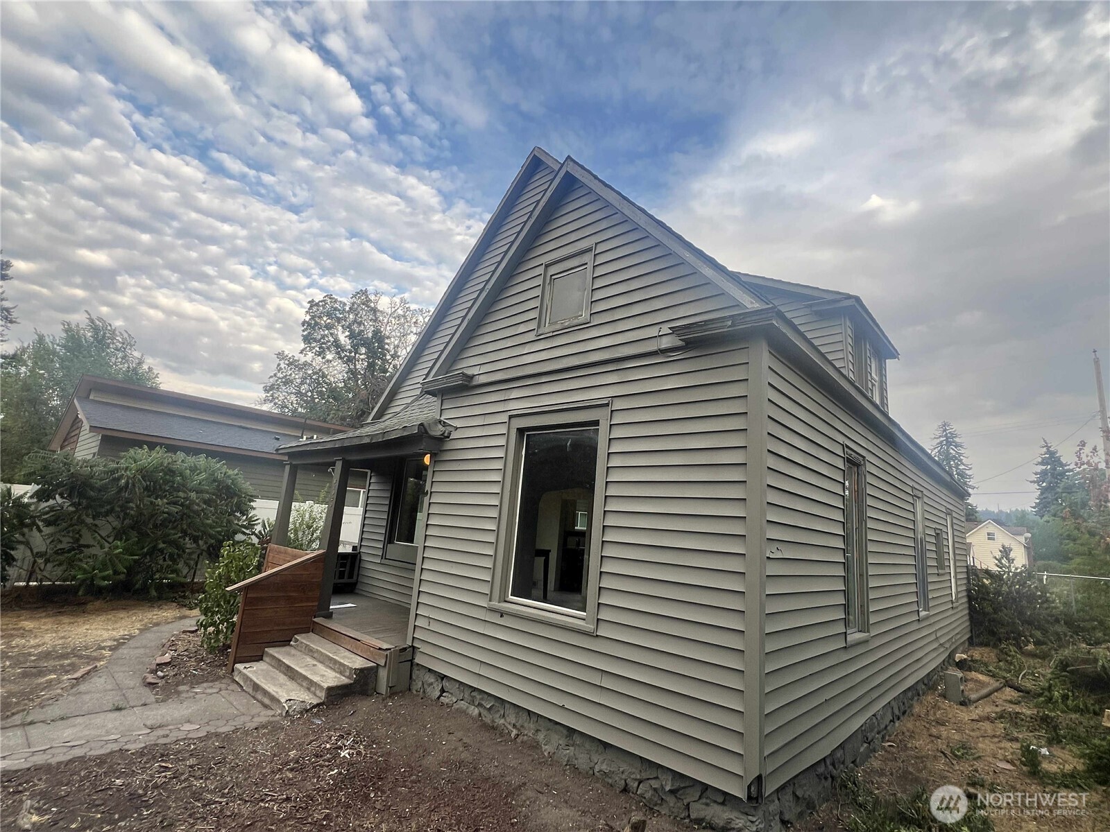 1920 E 1st Avenue Property Photo 3