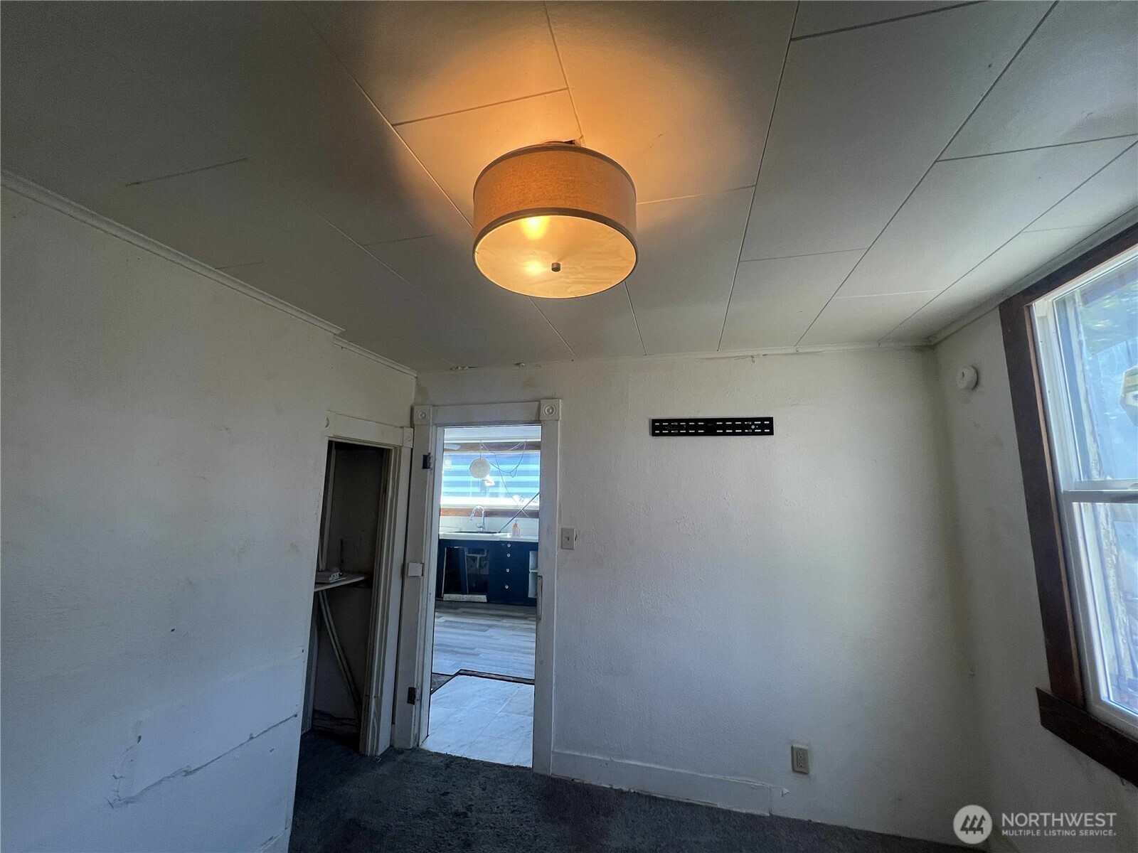 1920 E 1st Avenue Property Photo 9
