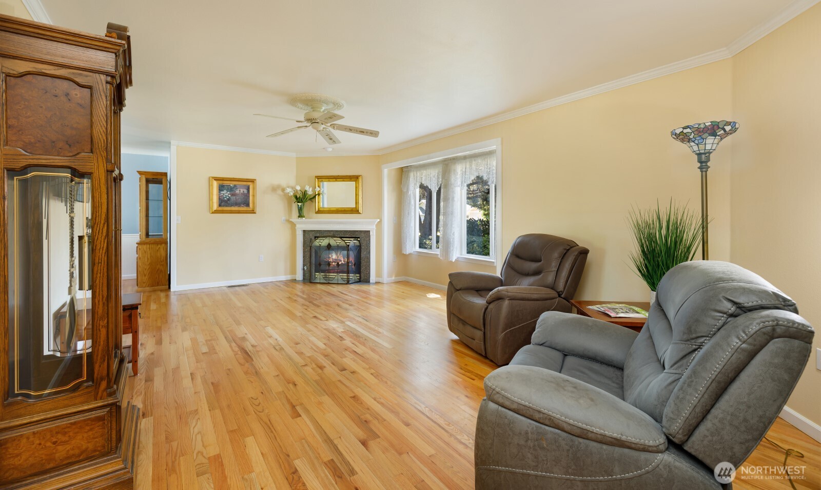 8911 223 Street Ct 14b Property Photo 2