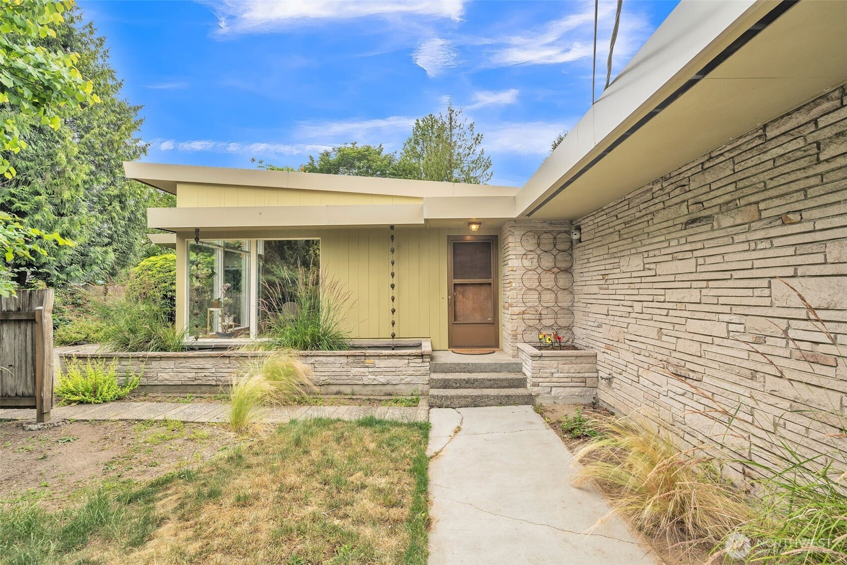 11521 Corliss Avenue Property Photo 2