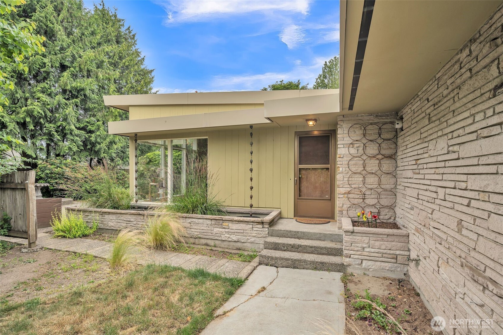 11521 Corliss Avenue Property Photo 3