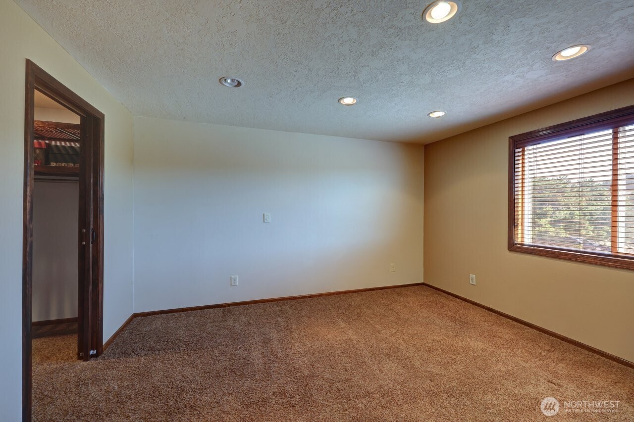 30715 G Street Property Photo 29