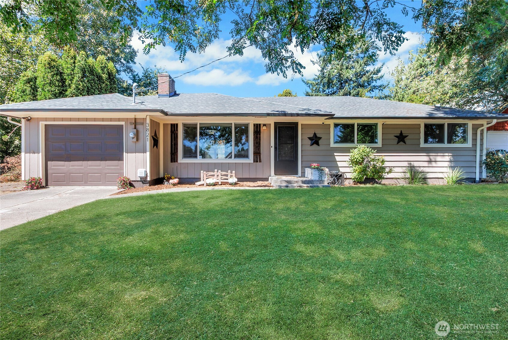 3821 104th Street Property Photo 1
