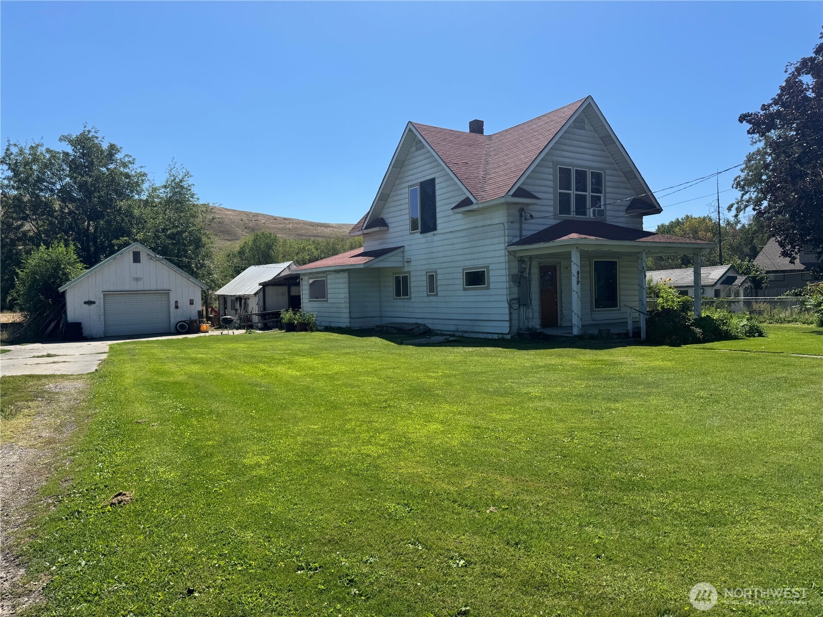 873 1st Avenue Property Photo 1