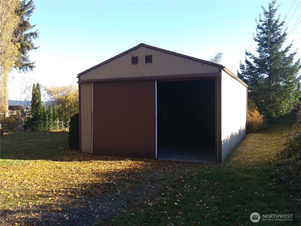 17360 Viking Way Property Photo 2