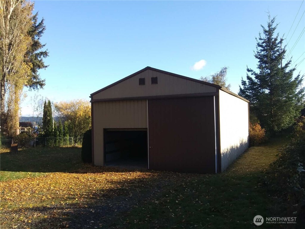 17360 Viking Way Property Photo 3