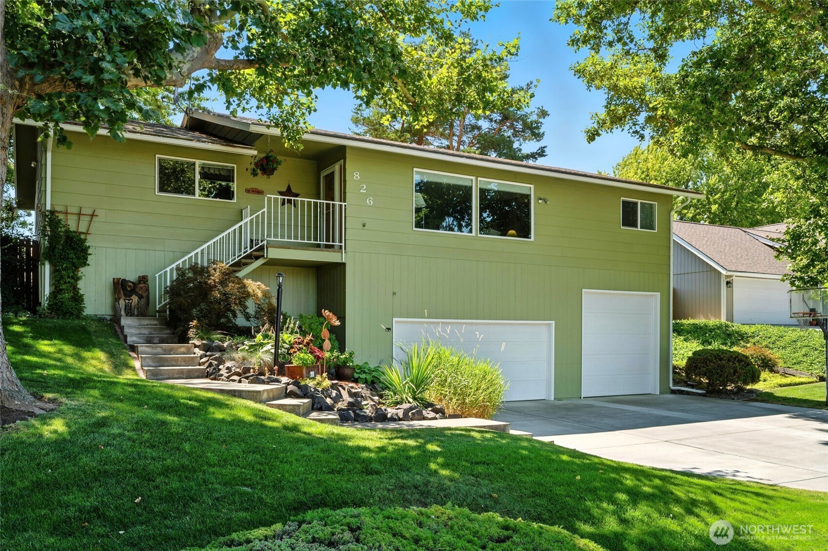 826 Jacquelyn Street Property Photo 1