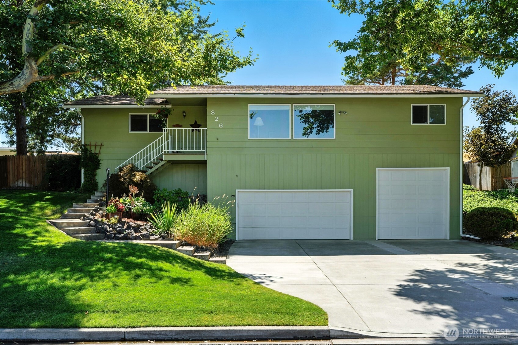 826 Jacquelyn Street Property Photo 2