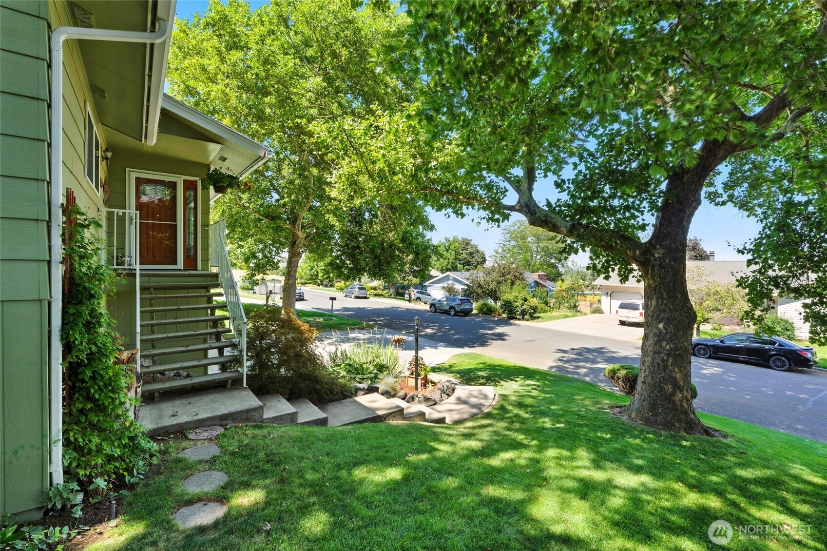 826 Jacquelyn Street Property Photo 3