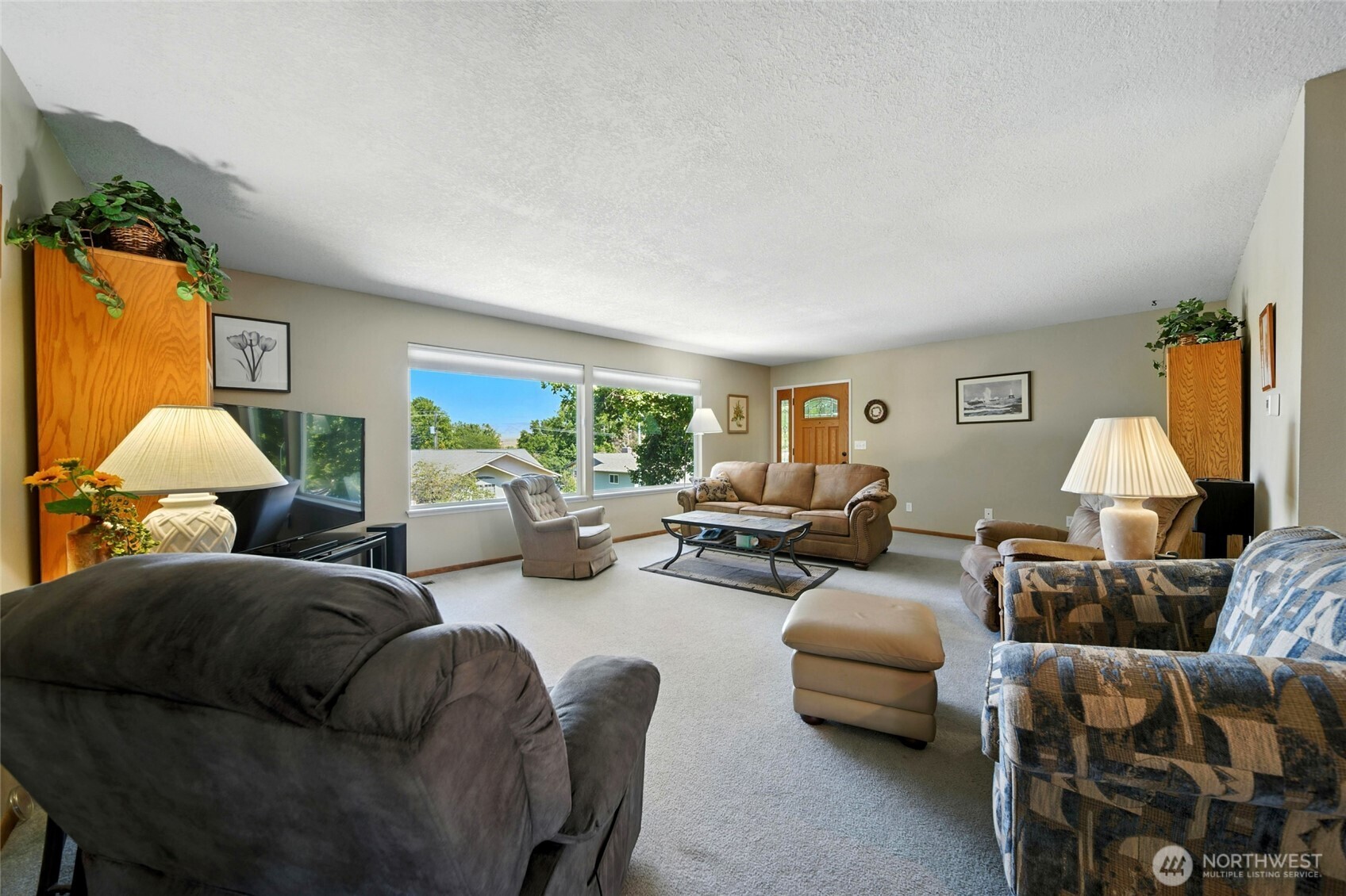 826 Jacquelyn Street Property Photo 4