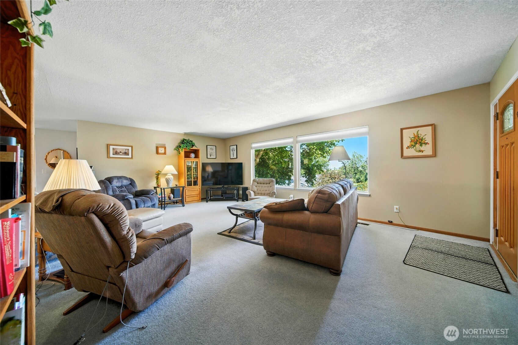 826 Jacquelyn Street Property Photo 5