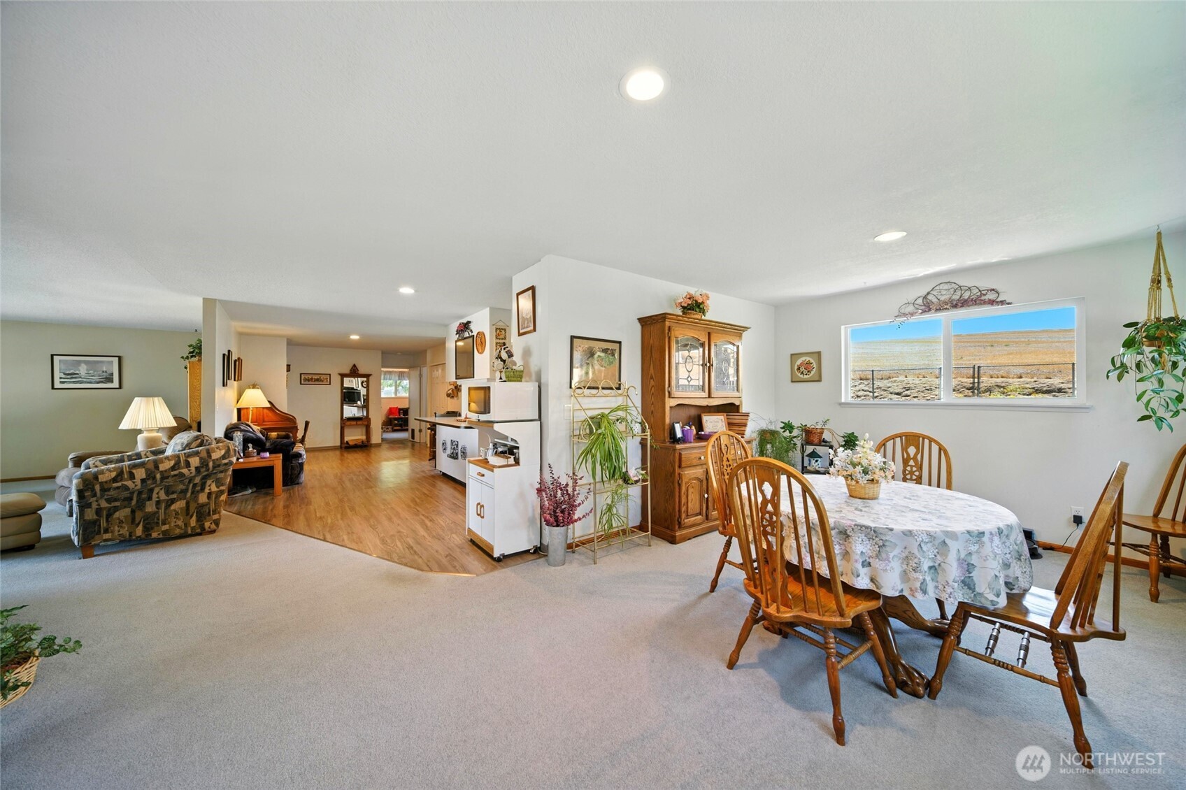 826 Jacquelyn Street Property Photo 6