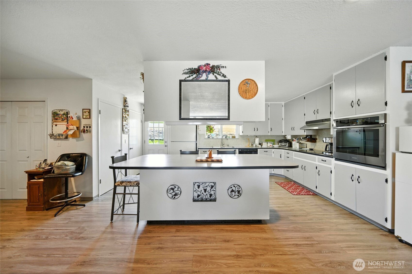 826 Jacquelyn Street Property Photo 9