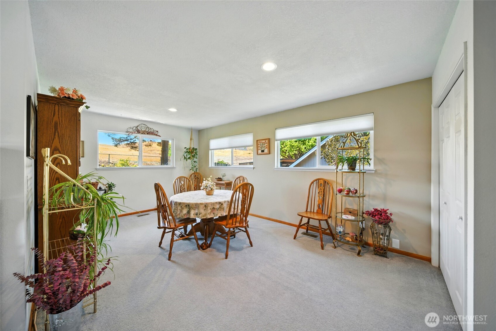 826 Jacquelyn Street Property Photo 12