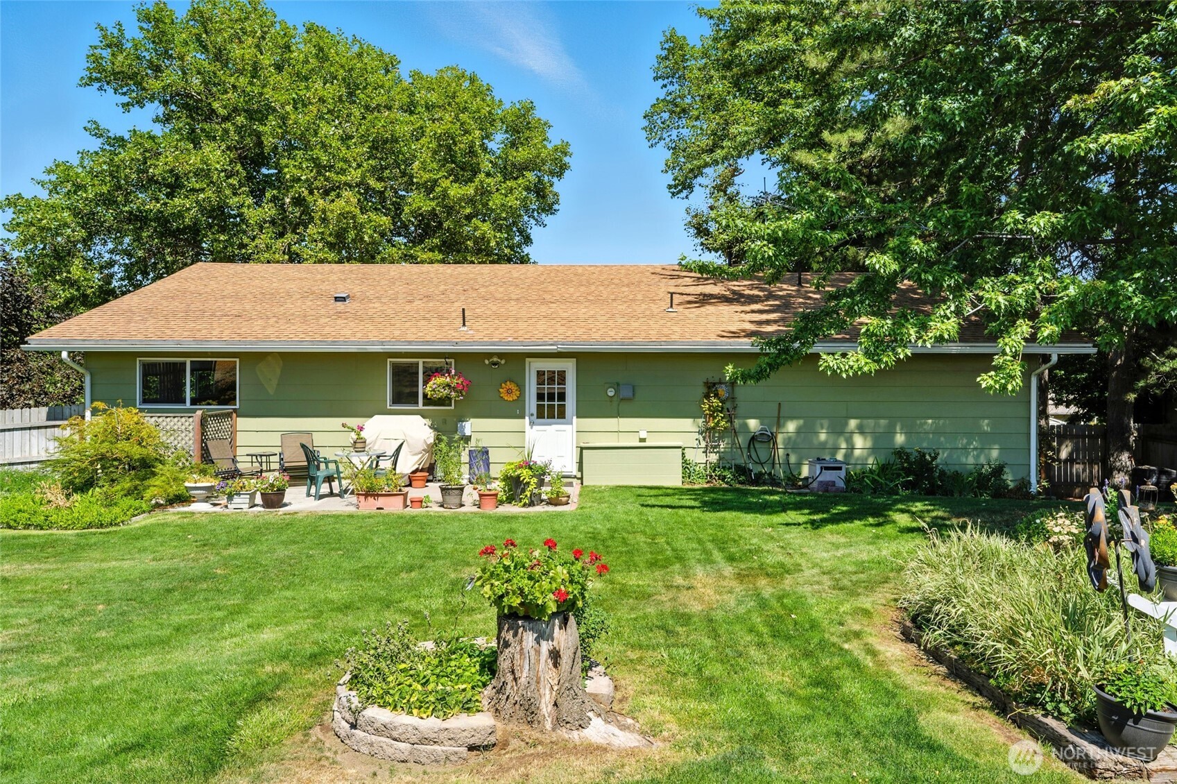 826 Jacquelyn Street Property Photo 32