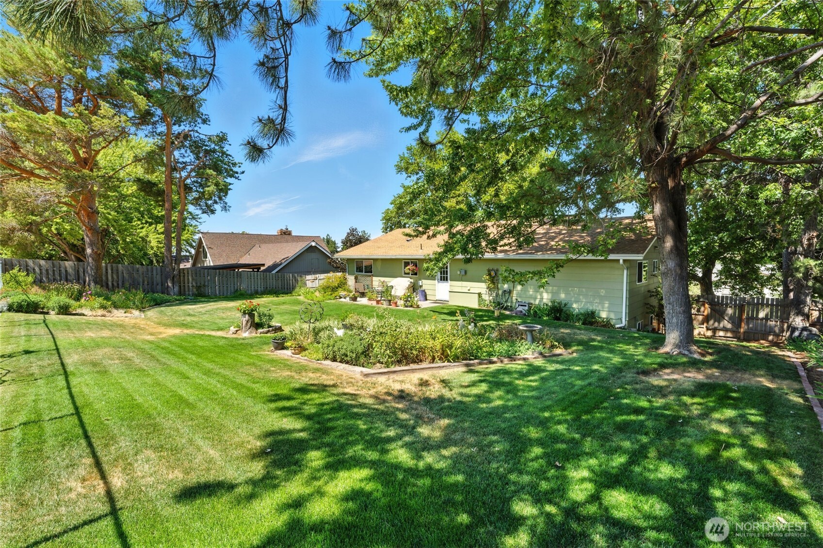 826 Jacquelyn Street Property Photo 34