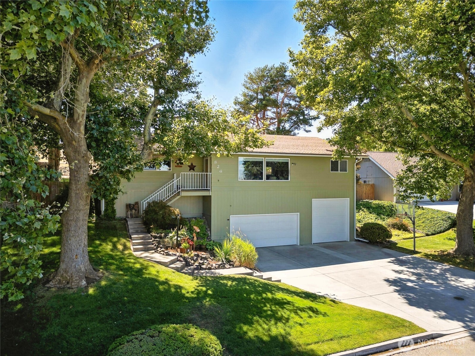 826 Jacquelyn Street Property Photo 37