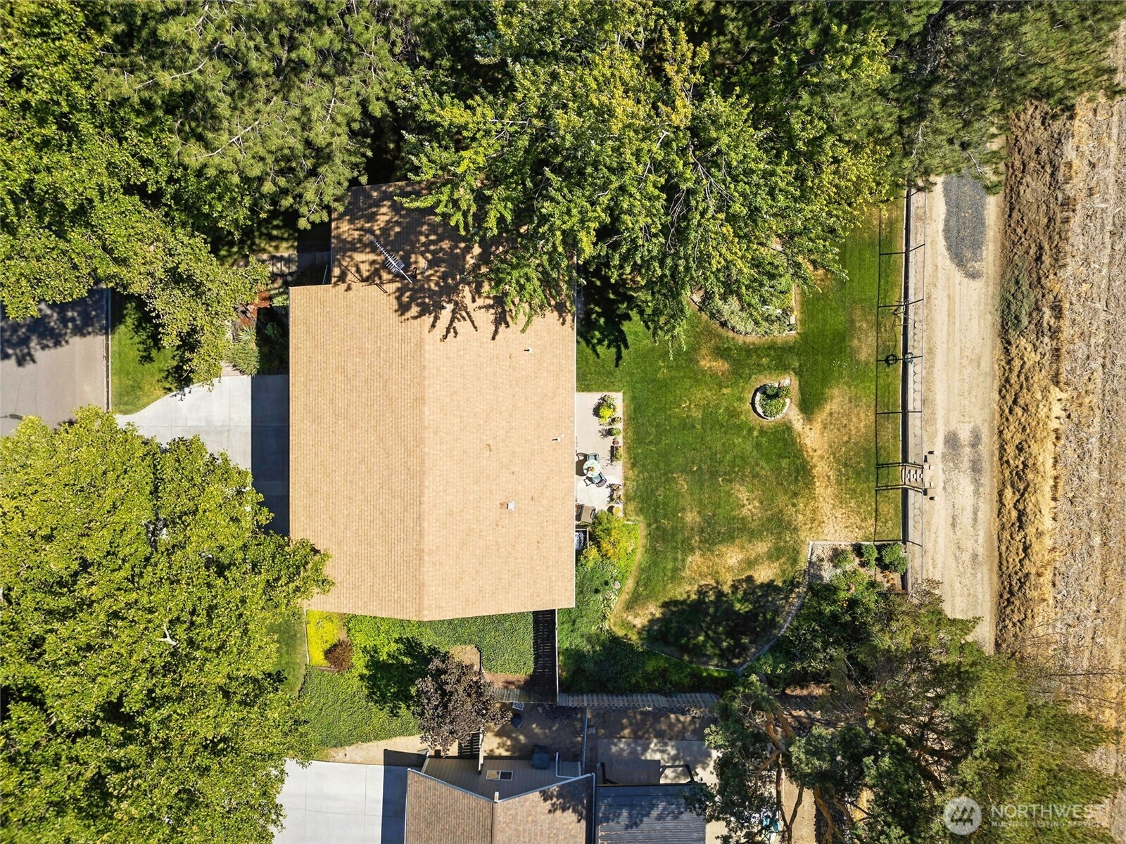 826 Jacquelyn Street Property Photo 38