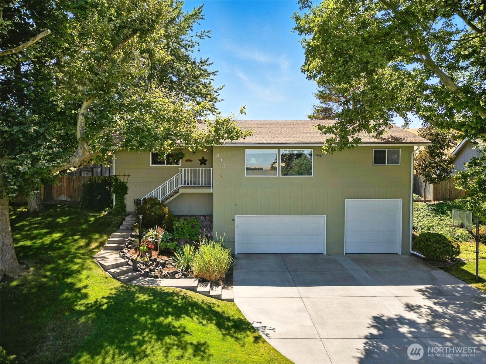 826 Jacquelyn Street Property Photo 40