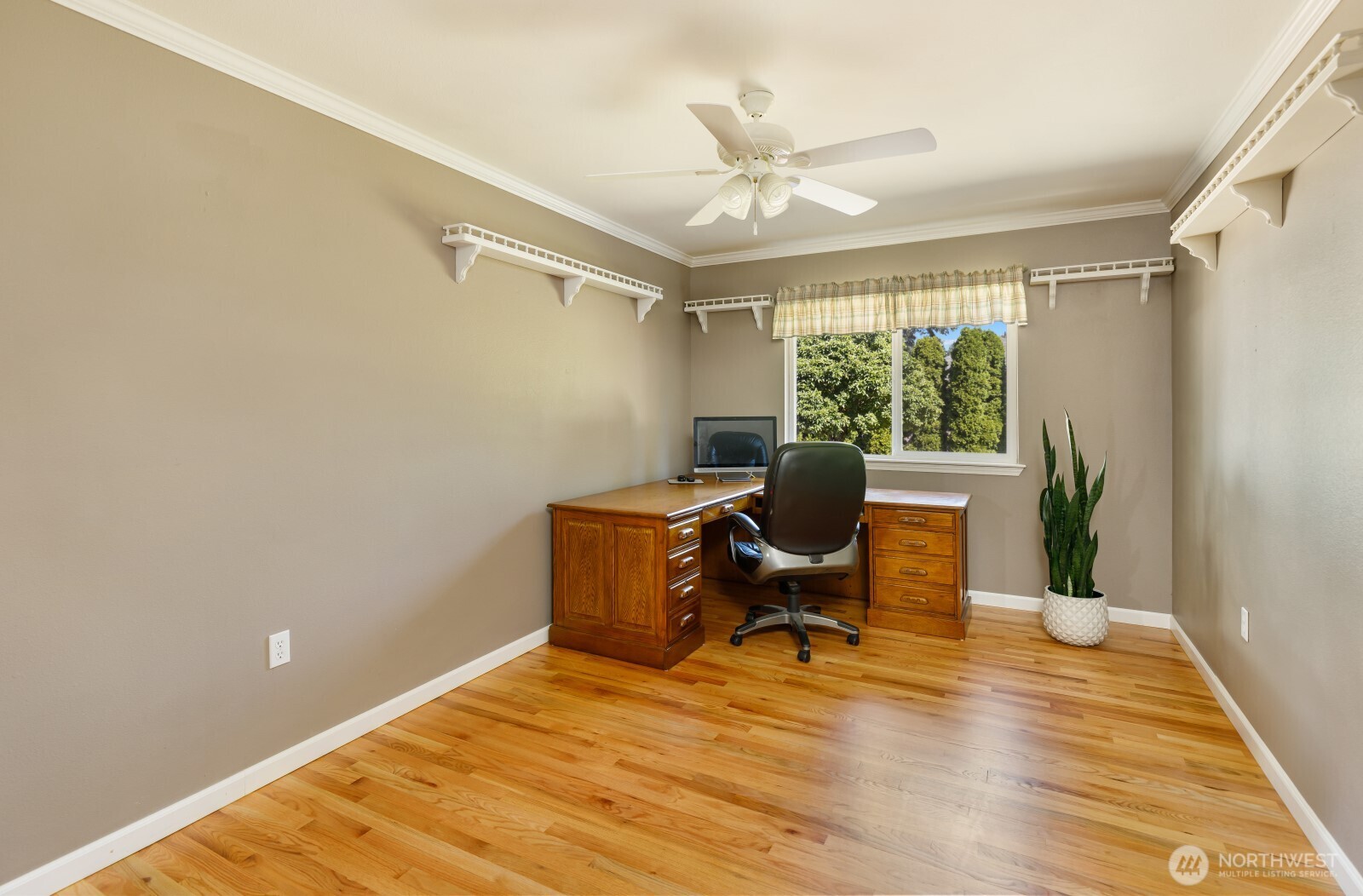8911 223 Street Ct 14b Property Photo 11
