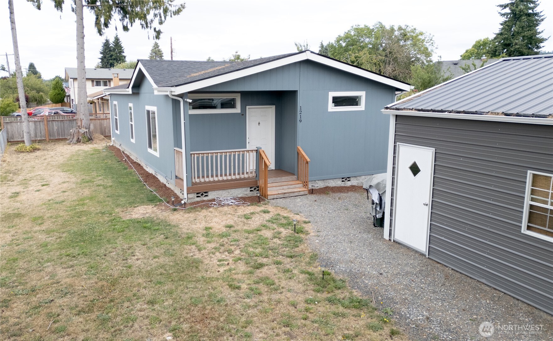 1219 W Walnut Street Property Photo 1
