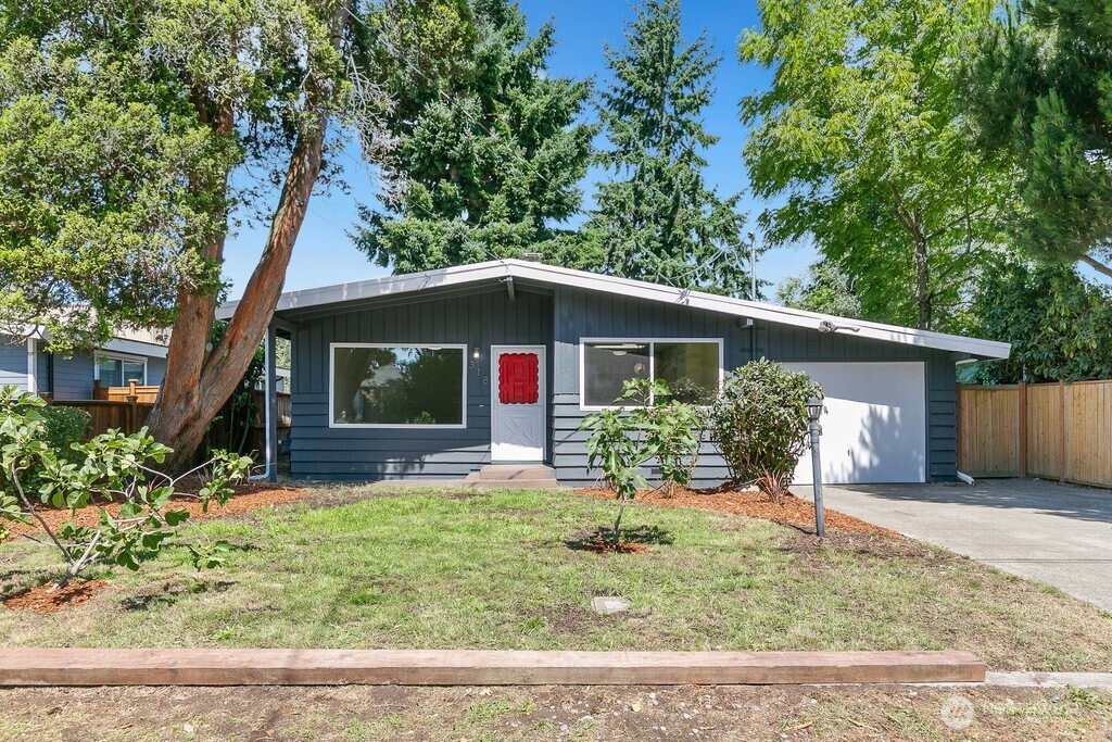 318 S 108th Place Property Photo 1