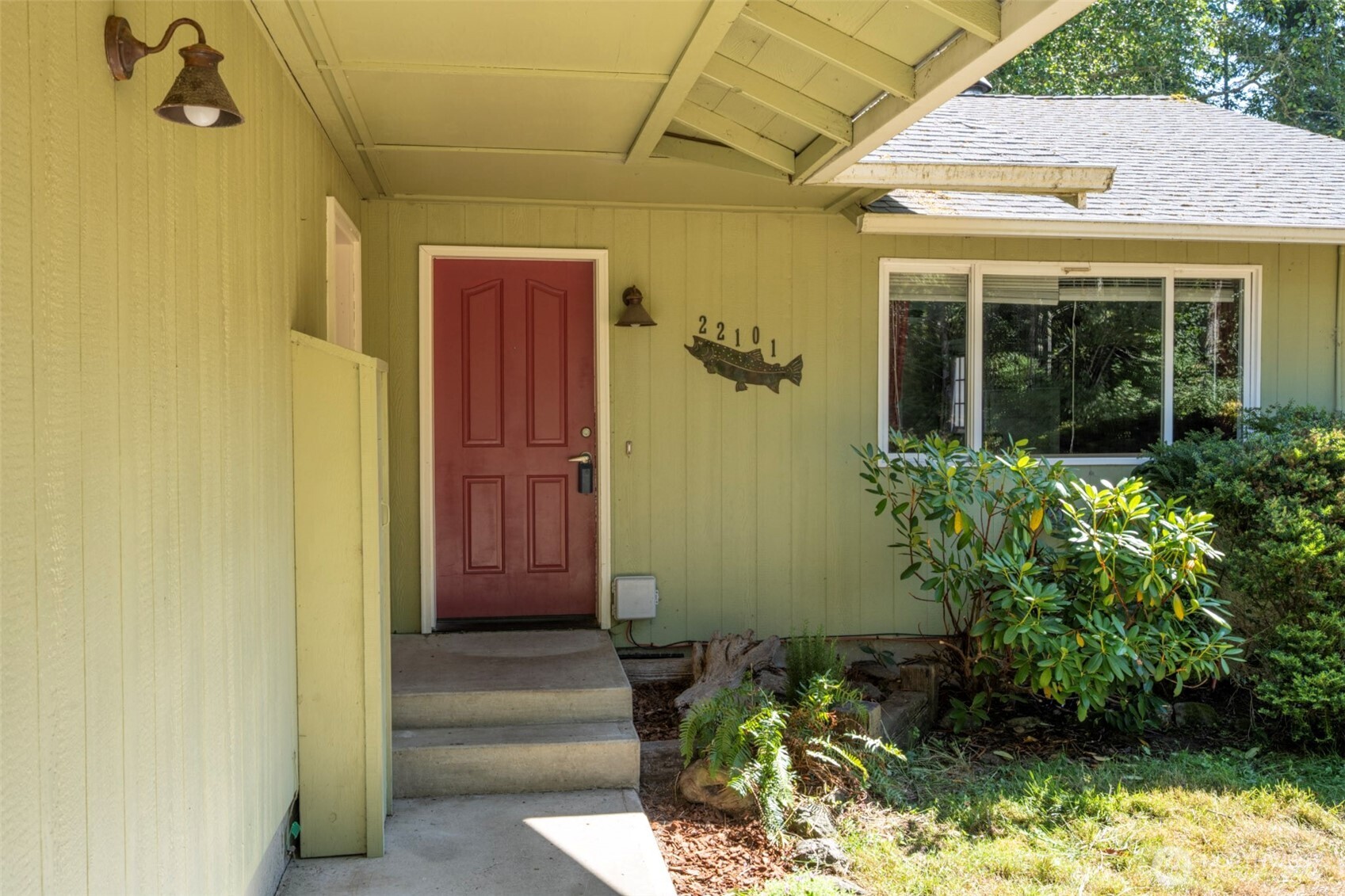 22101 Birch Place Property Photo 4